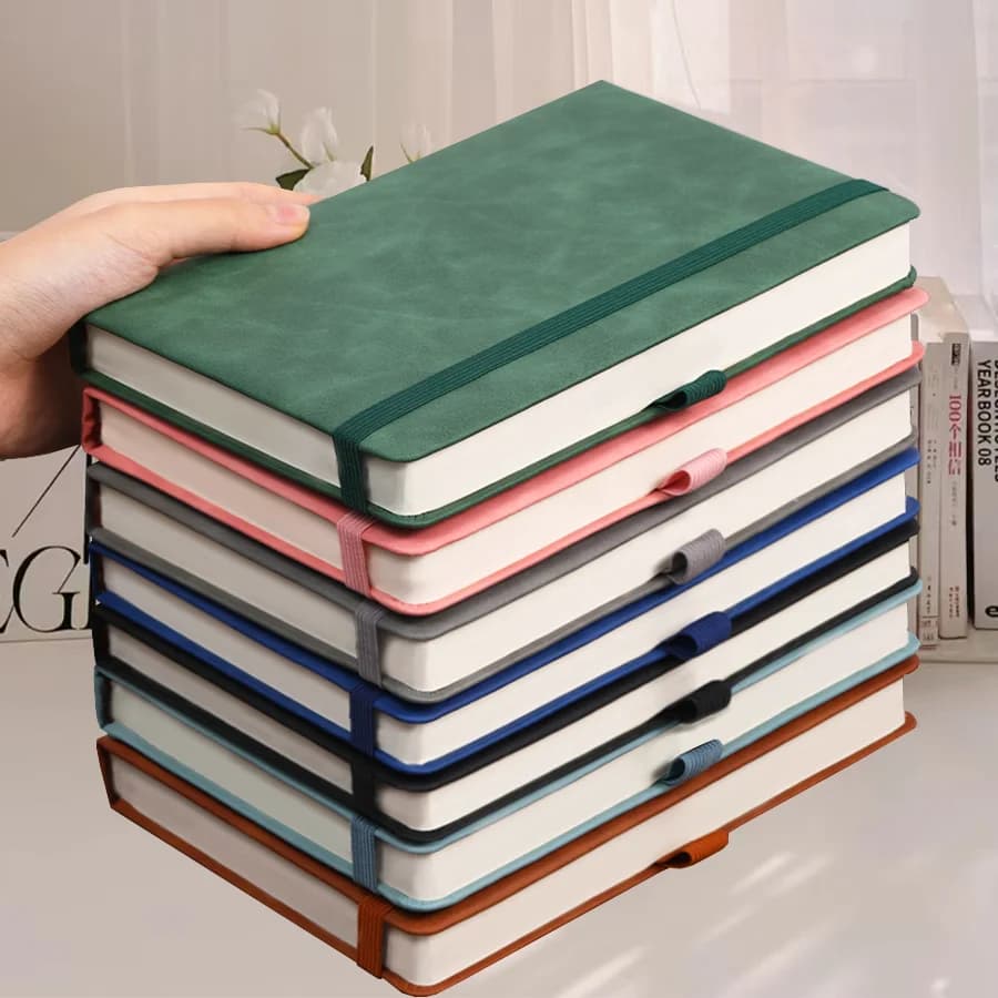 Personalizowany notes A5 skórzany z paskiem, zakładką 💼